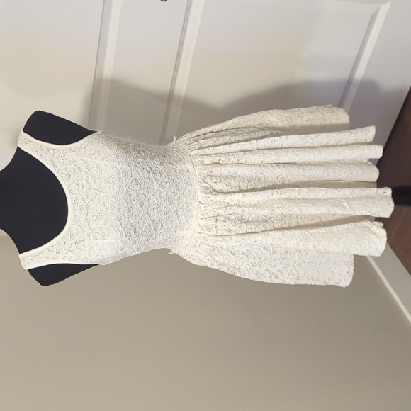 KISMET | White lace lined summer dress, low v back, flared skirt, size small - Picture 1 of 8